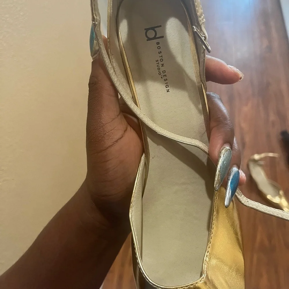 Elegant vintage Gold Women's closed toe Boston design Heels pumps